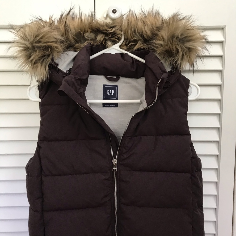 Gap Faux Fur Hooded Puffer Vest (M)